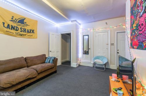 2013 15 St, Philadelphia PA 19121-2301 exterior