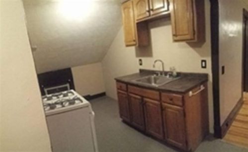 133 Rdg St, Fall River MA 02721-1801 exterior