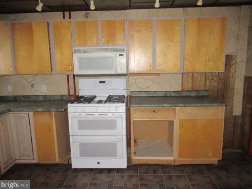 124 Edith Ave, West Deptford NJ 08096-3521 exterior