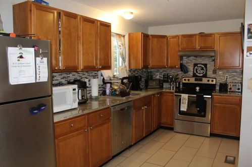 56 Washington St, Taunton, MA 02780-2427