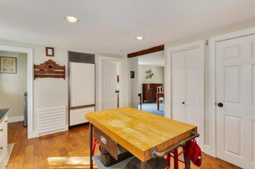 360 Windjammer Ln, Eastham MA 02642-3436 exterior