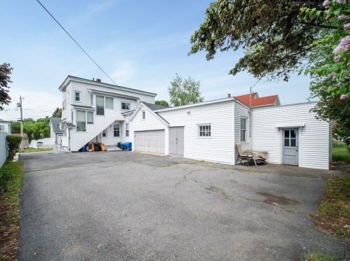 77 Riverdale St, Methuen MA 01844-6105 exterior