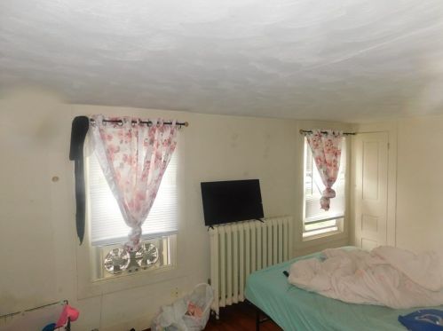 514 Hanover St, Fall River MA 02720-3702 exterior