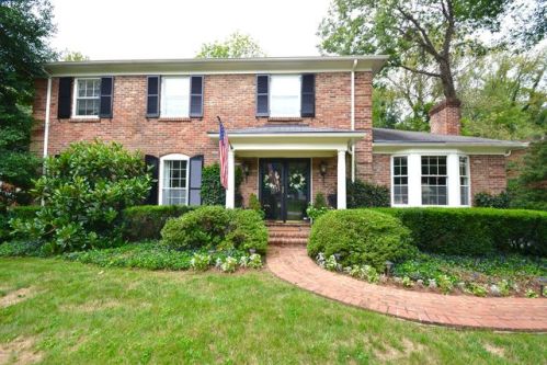 2322 Thornhill Rd, Louisville KY  40222-6261 exterior