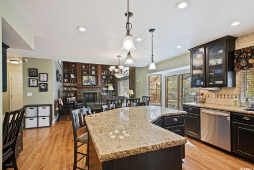 9232 Stone Ridge Cir, Sandy UT 84093-2698 exterior