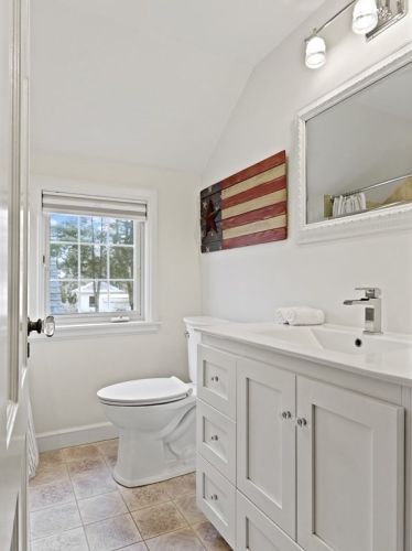 64 Fair Oaks Park, Needham MA 02492-3104 exterior