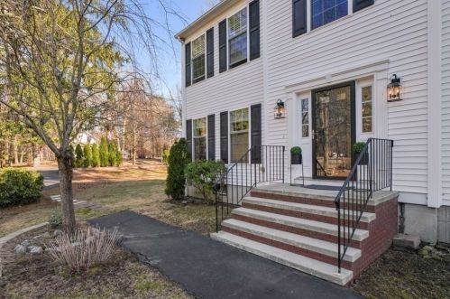 207 Cushing St, Hingham, MA 02043-4809