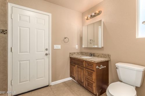 8444 6 Ave, Phoenix AZ 85023-6580 exterior