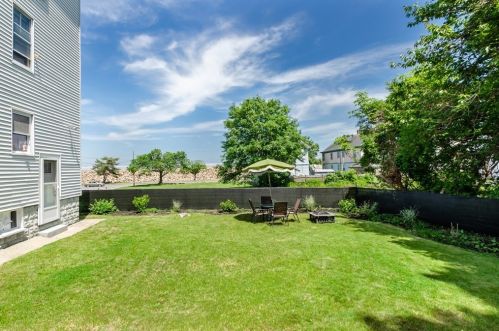 18 Mott St, New Bedford MA 02744-2307 exterior