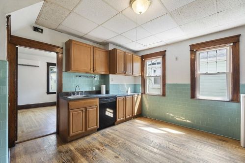 14 Frank St, Worcester MA 01604-1015 exterior