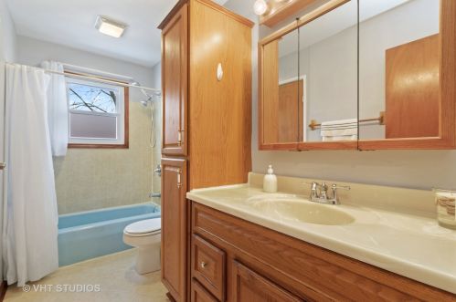 549 Ashbury Ave, Lemont IL 60440-1269 exterior