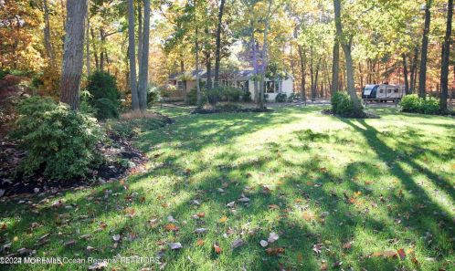 1062 Lakehurst Ave, Jackson Twp NJ 08527-5250 exterior