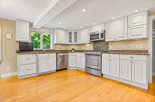 4 Pinegrove Rd, Hingham MA 02043-3923 exterior