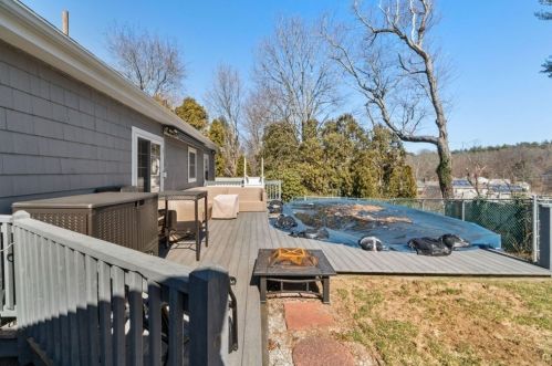 940 Randolph Ave, Milton MA 02186-4030 exterior