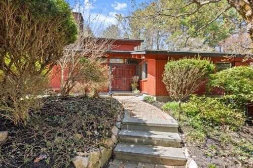 132 Westfield St, Dedham, MA 02026-5624