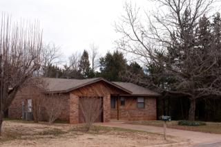 301 Crest Ln, Noble, OK 73068-8487