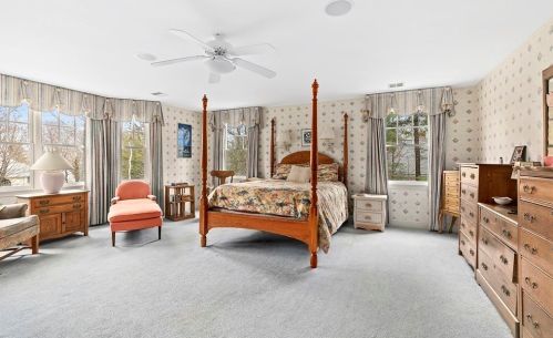 59 Crestview Rd, Milton MA 02186-3648 exterior