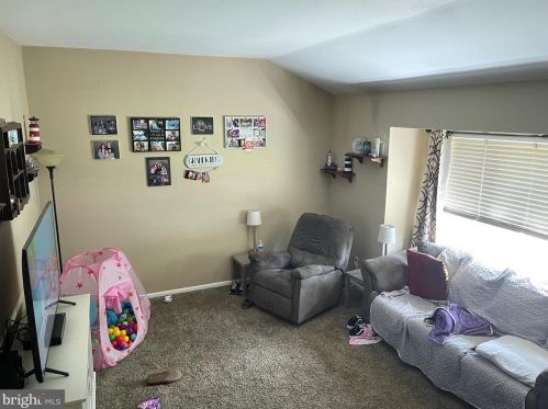 544 Prince St, West Deptford, NJ 08096-5714