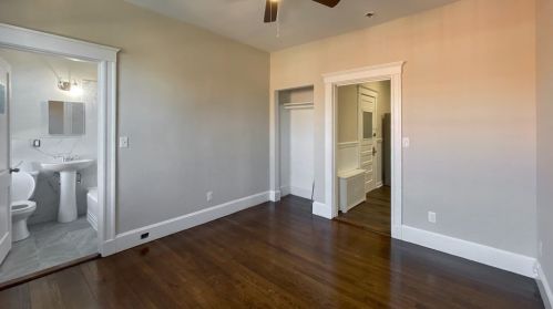 996 Chestnut St, Newton MA 02464-1136 exterior