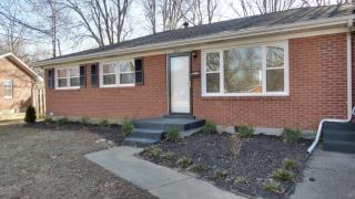 6233 Middlerose Cir, Louisville KY  40272-4426 exterior