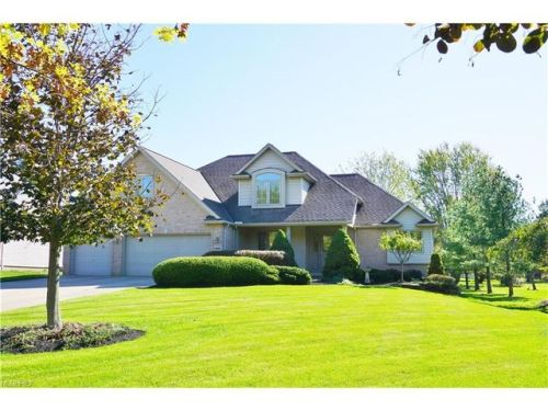 14583 Pin Oak Dr, Cleveland, OH 44136-2691