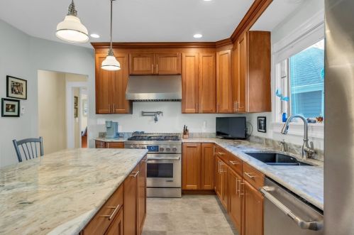 12 Baker Ave, Beverly MA 01915-3504 exterior