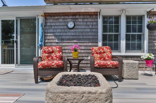 2 Uncle Zlotis Rd, Chatham MA 02633-1595 exterior