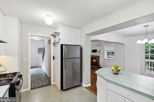 8951 Queen Maria Ct, Columbia MD 21045-2405 exterior