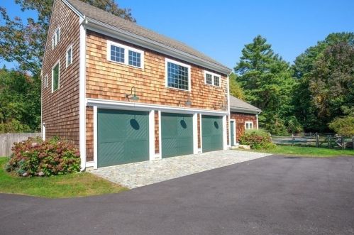 10 Summer St, Hingham MA 02043-2219 exterior
