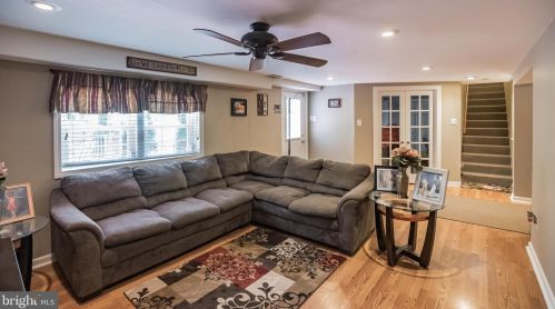 738 Chestnut Ave, West Deptford NJ 08097-1606 exterior