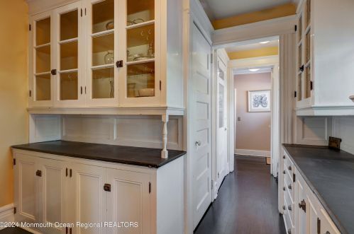 215 Silverside Ave, Little Silver NJ 07739-1713 exterior