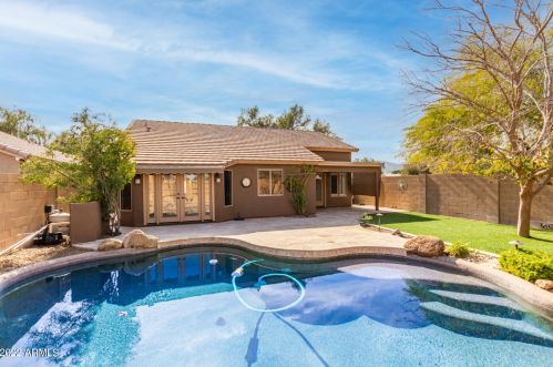 2712 Beautiful Ln, Phoenix AZ 85042-7073 exterior