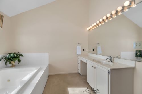 14 Meagan Ln, Lemont IL 60439-4496 exterior