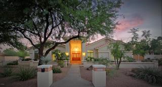 4553 Shangri La Rd, Phoenix, AZ 85028-3034