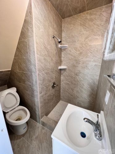 76 Sharot St, Carteret NJ  07008-2909 exterior