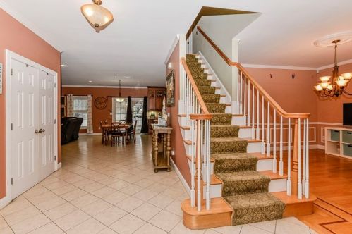 51 Hastings Rd, Dedham MA 02026-5407 exterior