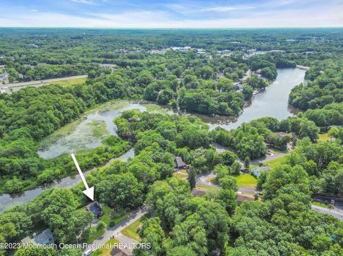 52 Lakeview Dr, Jackson Twp NJ 08527-2704 exterior