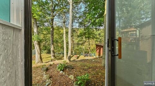 331 Skyline Lake Dr, Skyline Lakes NJ  07456-1953 exterior