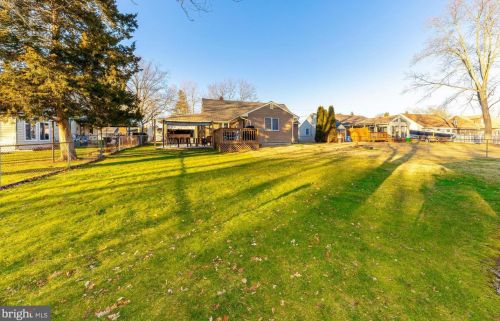 20 Beech Pl, West Deptford NJ 08096-3301 exterior