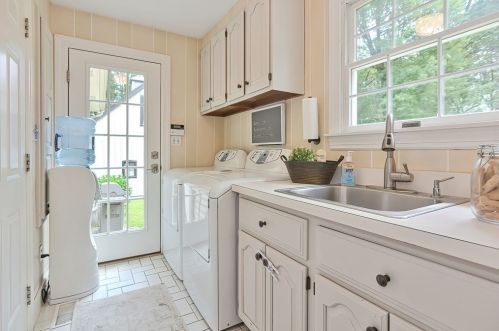 5 Maple Ln, Sutton MA 01590-1810 exterior