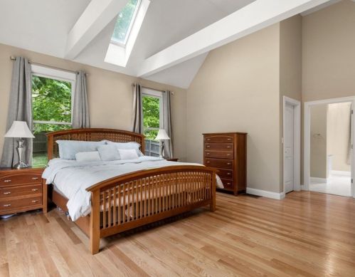 8 Clemmons St, Southborough MA  01772-1314 exterior