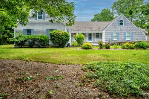 4 Leaf Ln, Eastham, MA 02642-1790