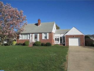 296 River Dr, Pennsville NJ  08070-1227 exterior