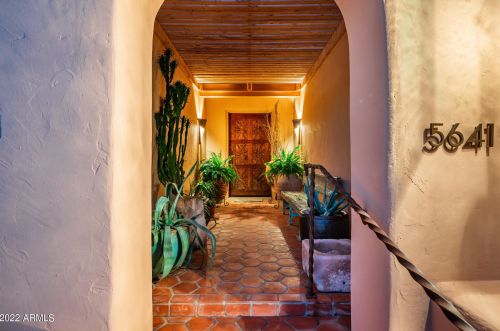 5641 Echo Canyon Cir, Phoenix, AZ 85018-1241