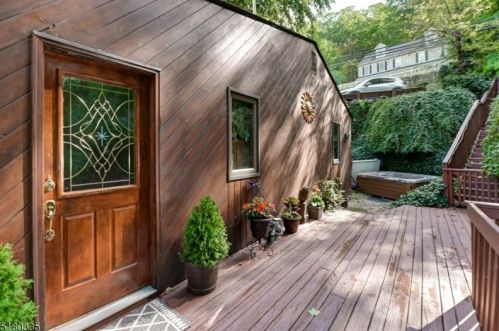 377 Skyline Lk Dr, Skyline Lakes NJ 07456-1953 exterior