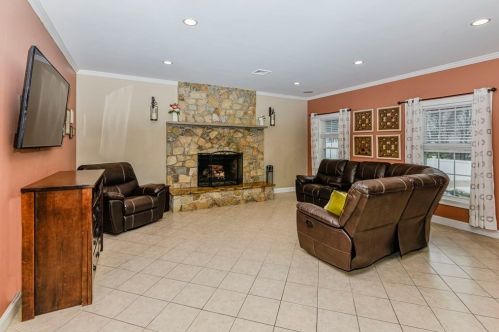 51 Hastings Rd, Dedham MA 02026-5407 exterior