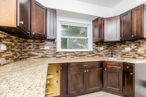 2642 Kenilworth Ave, Forest View IL 60402-2211 exterior