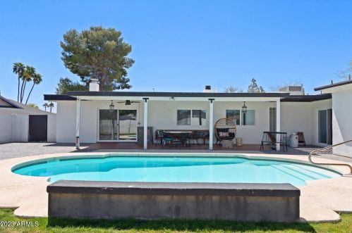 2524 Beryl Ave, Phoenix AZ  85028-3715 exterior