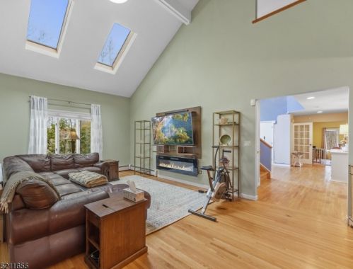 79 Pinewood Dr, Skyline Lakes NJ  07456-1122 exterior