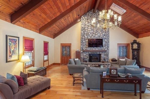 90 Countryside Ln, Milton MA 02186-4435 exterior